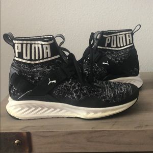 PUMA 🤍 Women’s Ignite Evoknit in black and white!